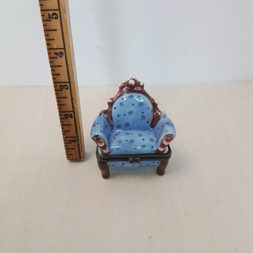 Blue Floral Ceramic‎ Armchair Trinket Box Hinged Ornate Vintage Style